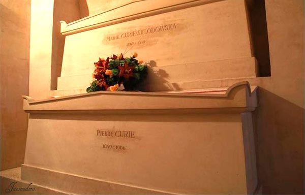 Tumba de Piere y Marie Curie